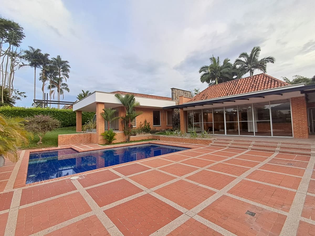 CERRITOS, PEREIRA
