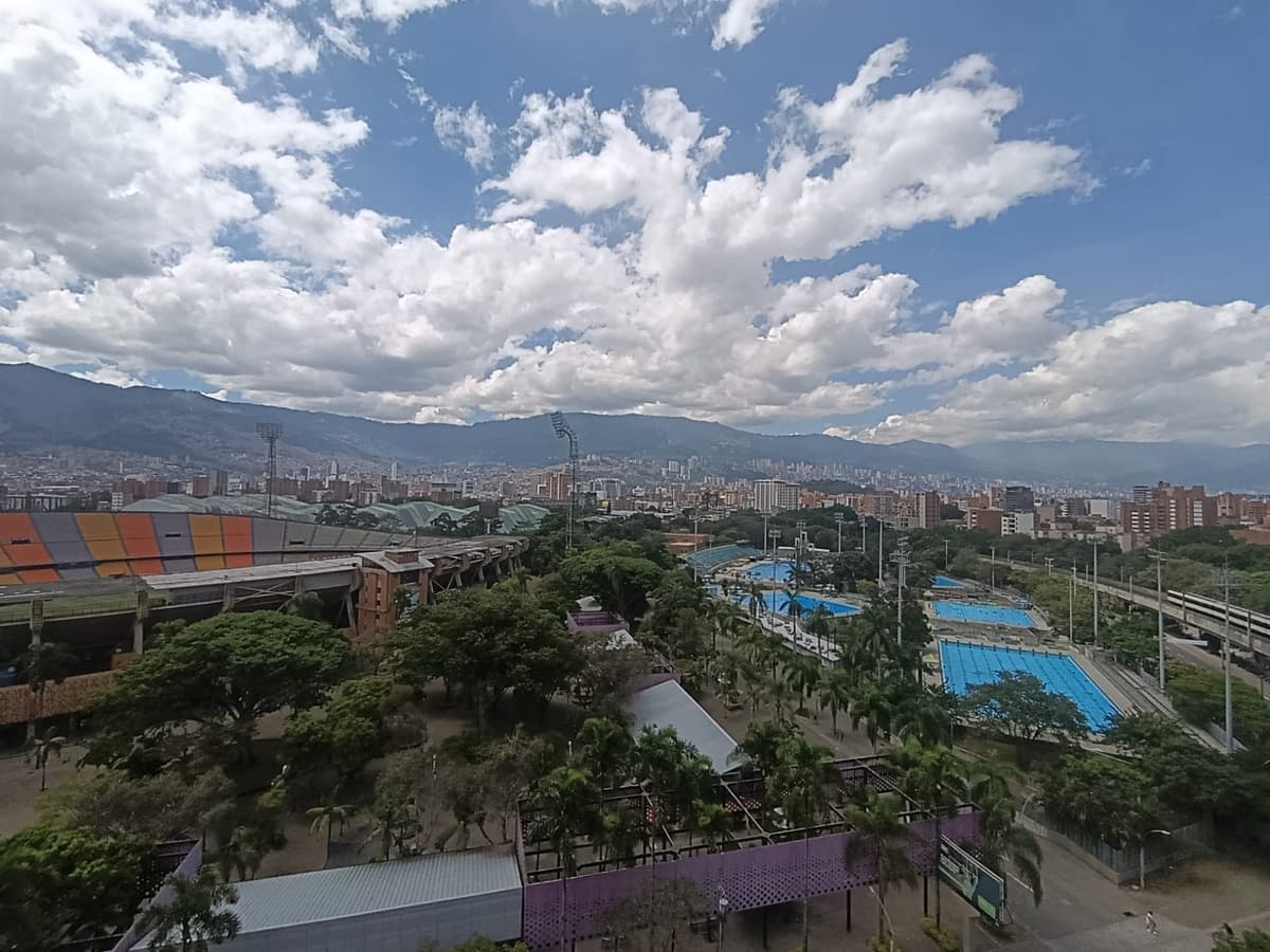 LAURELES, MEDELLÍN