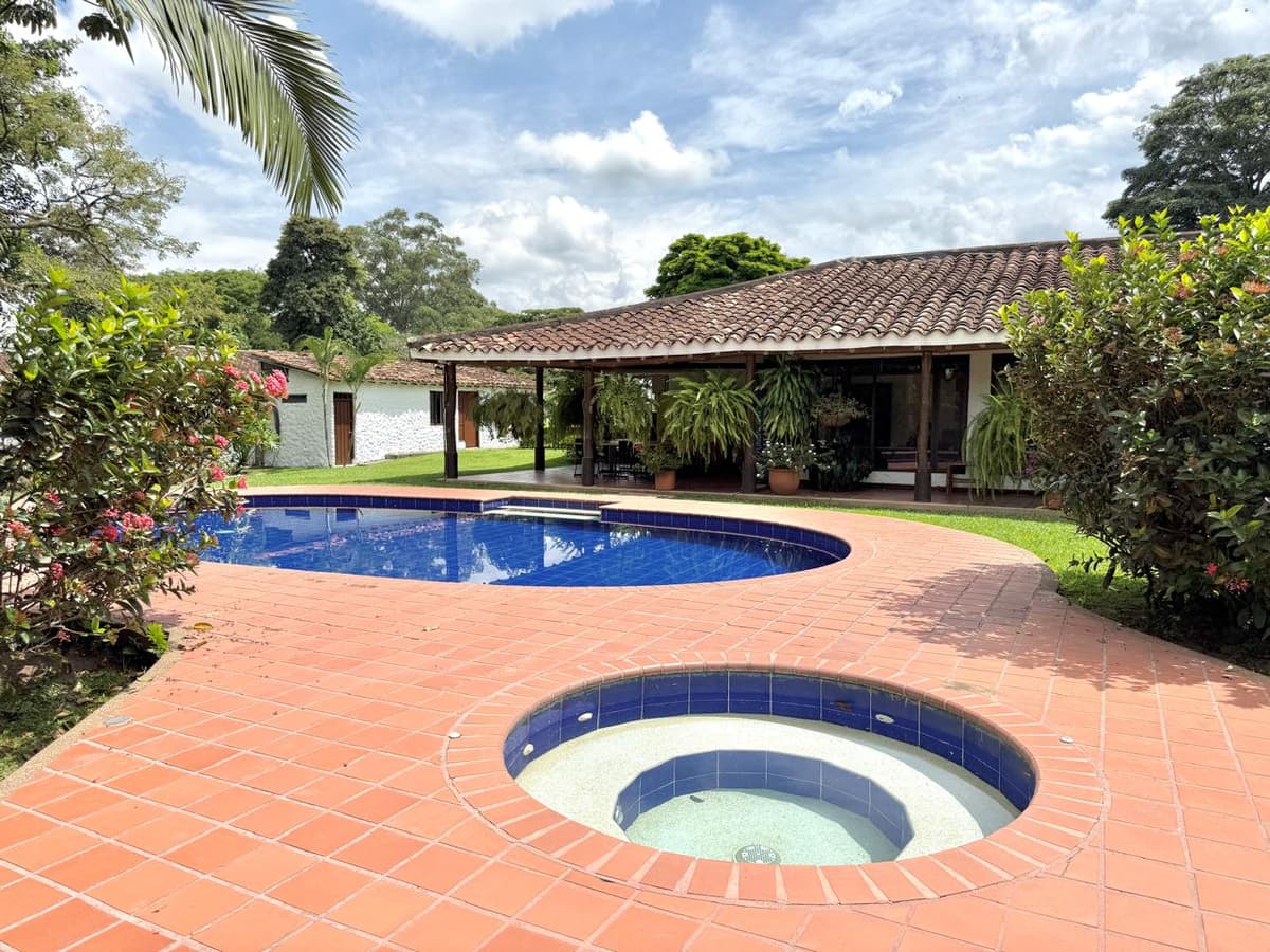 CERRITOS, PEREIRA
