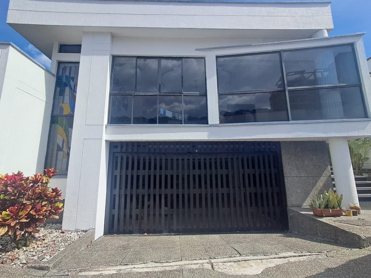 PINARES, PEREIRA